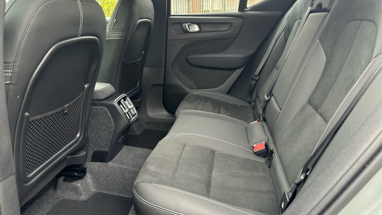 Volvo XC40 2.0 B4P Plus Dark 5dr Auto Petrol Estate